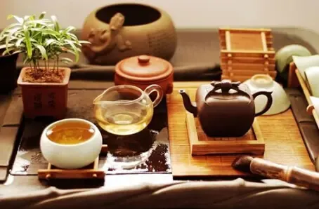茶香四溢，一杯健脾茶的多重功效